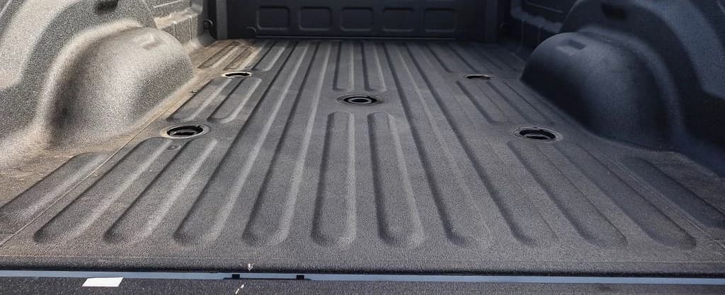 Ram 3500 Tradesman 4x4 Crew Cab 8' Box 2026 — side view