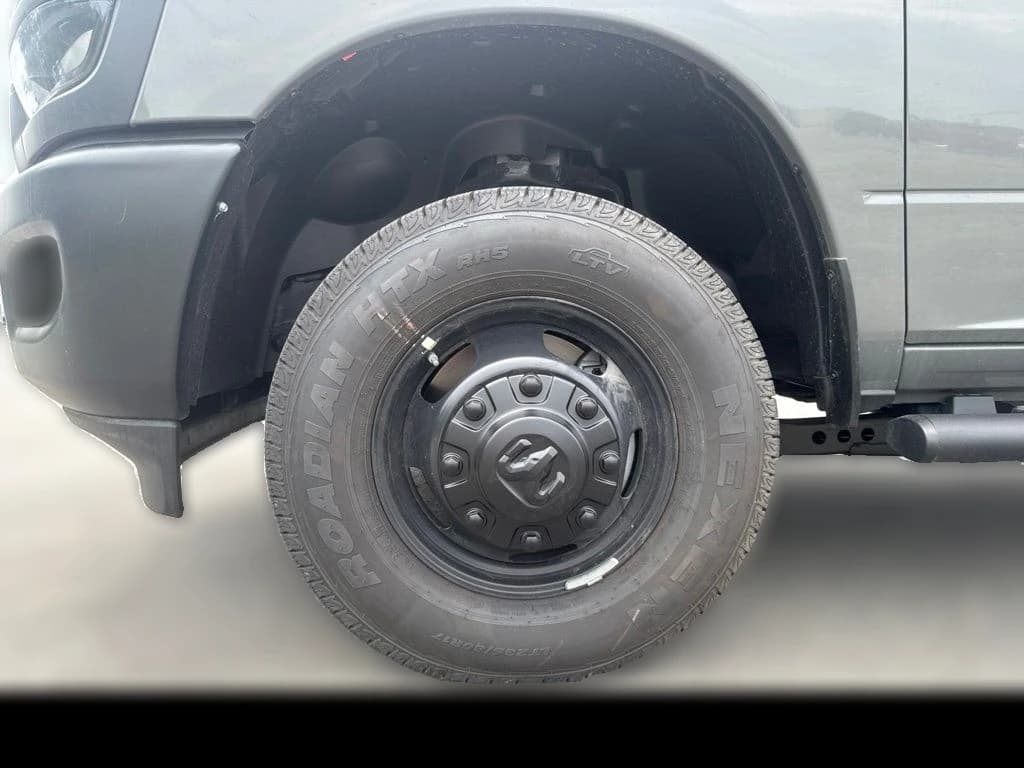Ram 3500 Tradesman 4x4 Crew Cab 8' Box 2026 — side view