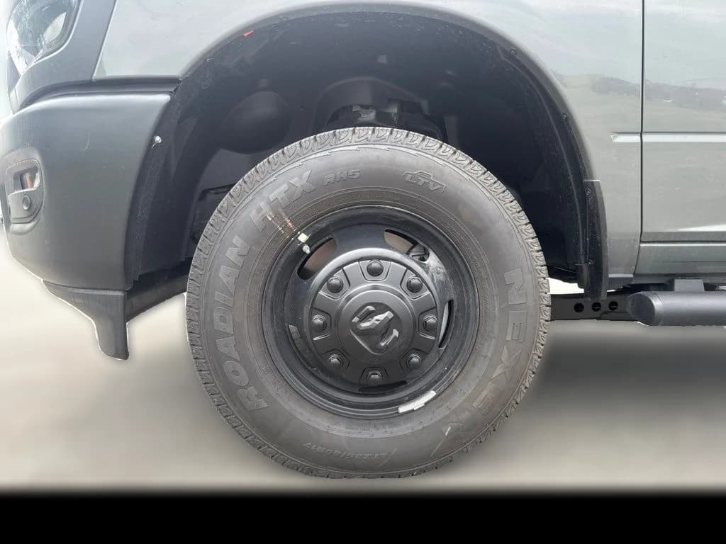 Ram 3500 Tradesman 4x4 Crew Cab 8' Box 2026 — side view