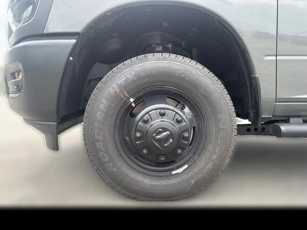 Ram 3500 Tradesman 4x4 Crew Cab 8' Box 2026 — side view