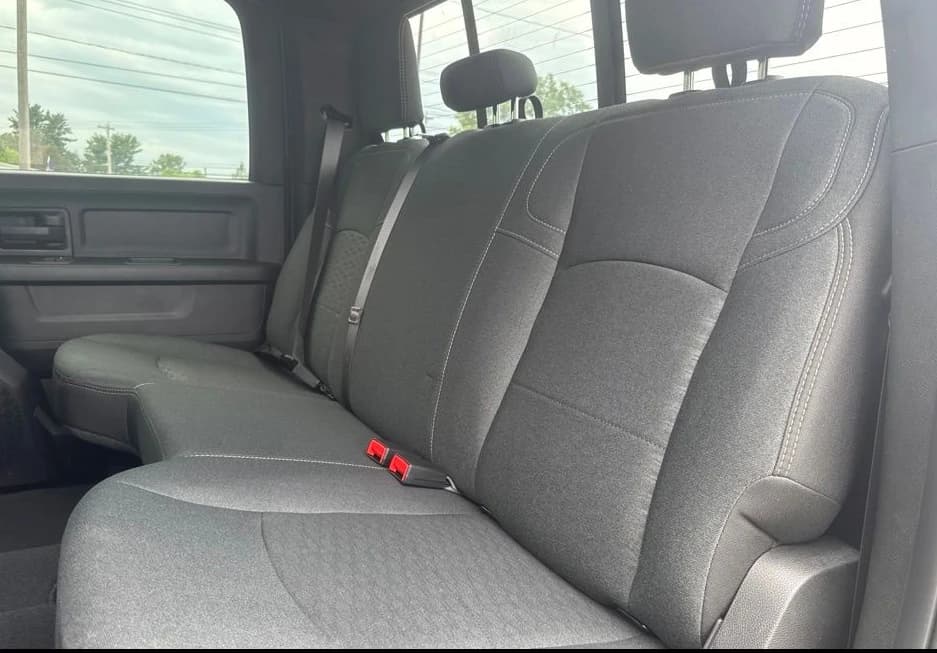 Ram 3500 Tradesman 4x4 Crew Cab 8' Box 2026 — side view