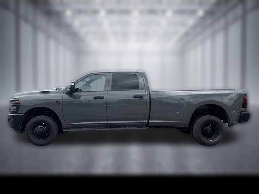 Ram 3500 Tradesman 4x4 Crew Cab 8' Box 2026 — side view