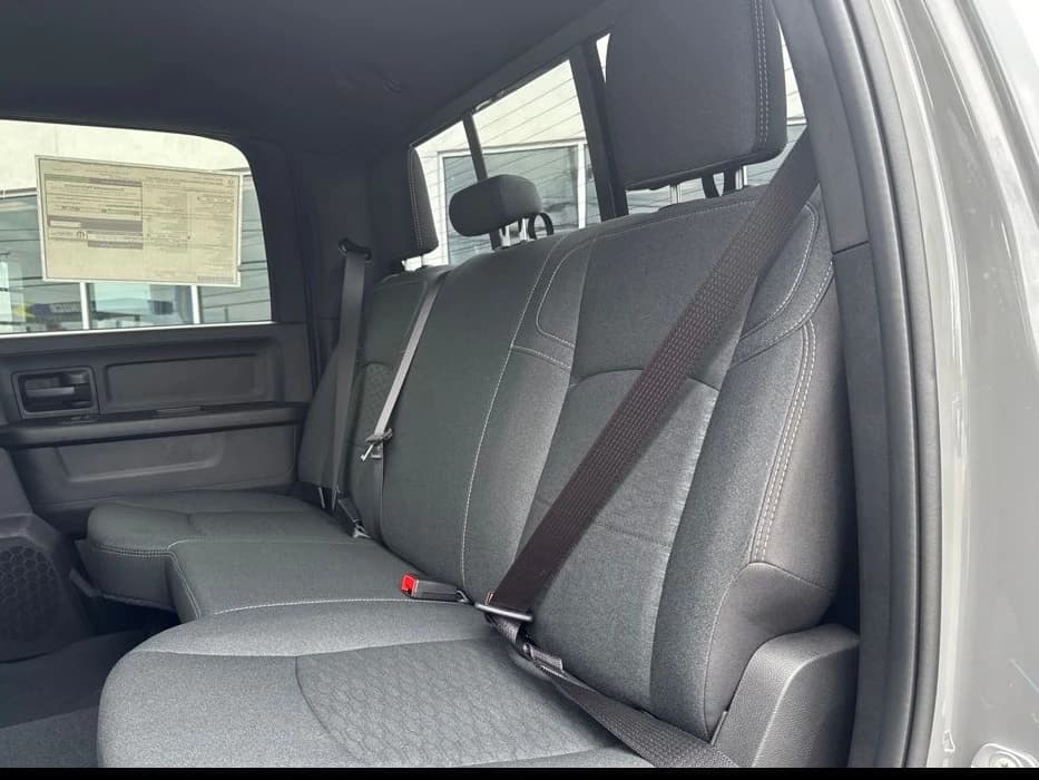 Ram 3500 Tradesman 4x4 Crew Cab 8' Box 2026 — side view
