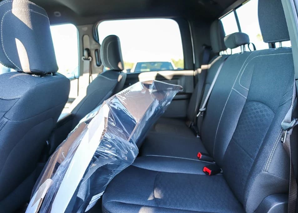 Ram 3500 Tradesman 4x4 Crew Cab 8' Box 2026 — side view