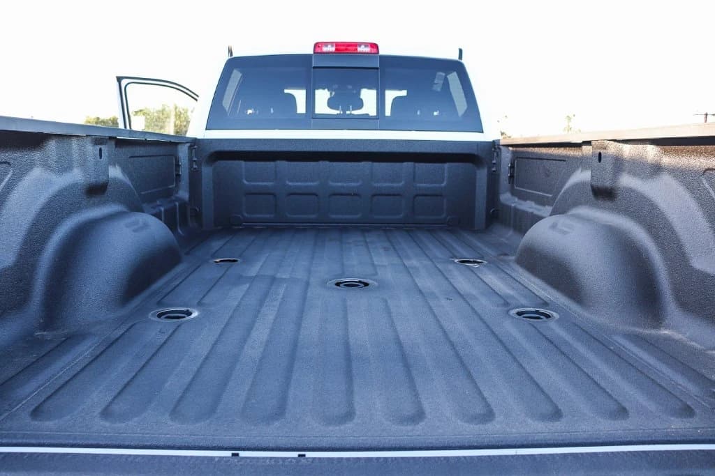 Ram 3500 Tradesman 4x4 Crew Cab 8' Box 2026 — side view