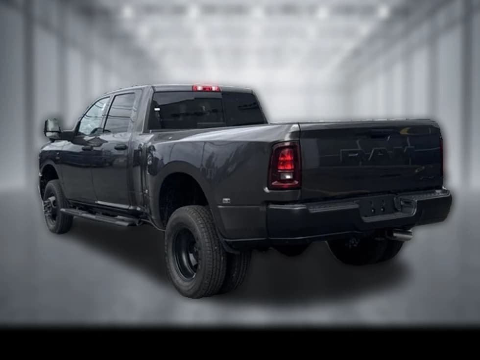 Ram 3500 Tradesman 4x4 Crew Cab 8' Box 2026 — side view