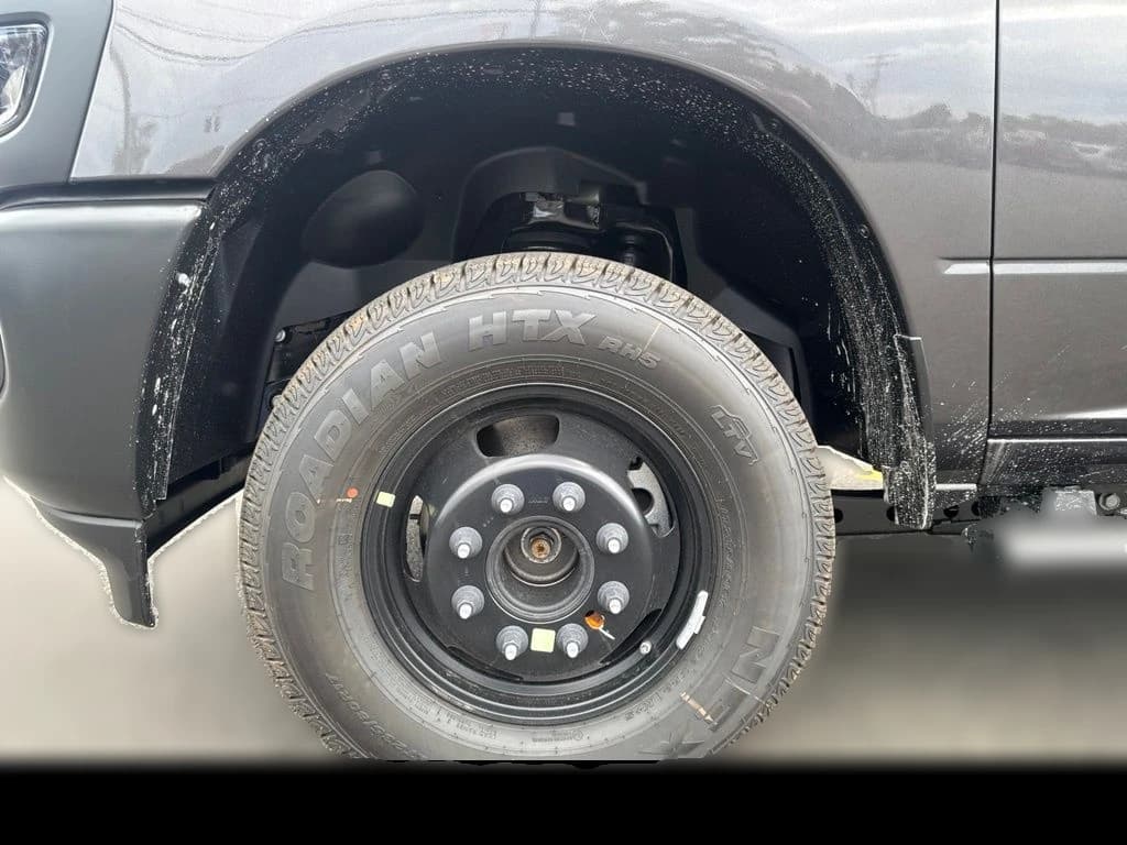 Ram 3500 Tradesman 4x4 Crew Cab 8' Box 2026 — side view