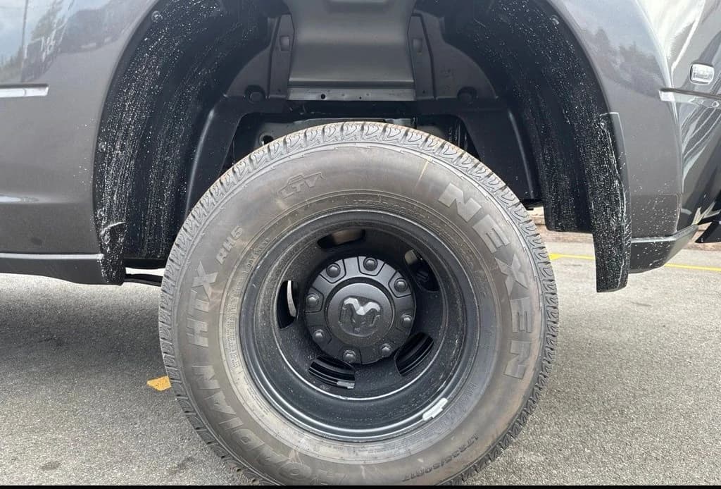 Ram 3500 Tradesman 4x4 Crew Cab 8' Box 2026 — side view