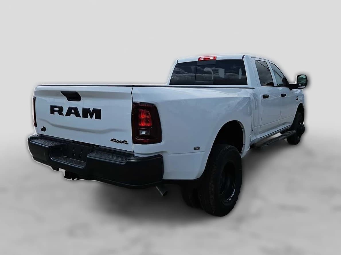 Ram 3500 Tradesman 4x4 Crew Cab 8' Box 2026 — side view