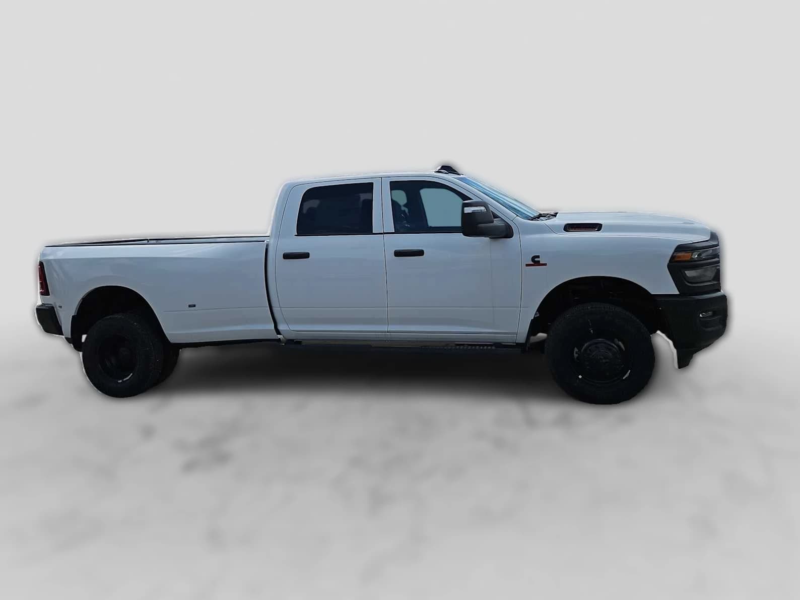 Ram 3500 Tradesman 4x4 Crew Cab 8' Box 2026 — side view