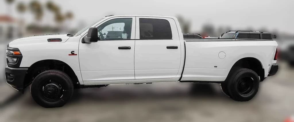 Ram 3500 Tradesman 4x4 Crew Cab 8' Box 2026 — side view