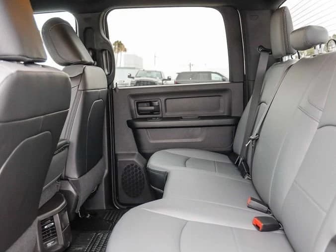 Ram 3500 Tradesman 4x4 Crew Cab 8' Box 2026 — side view