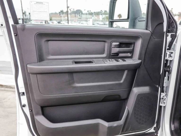 Ram 3500 Tradesman 4x4 Crew Cab 8' Box 2026 — side view
