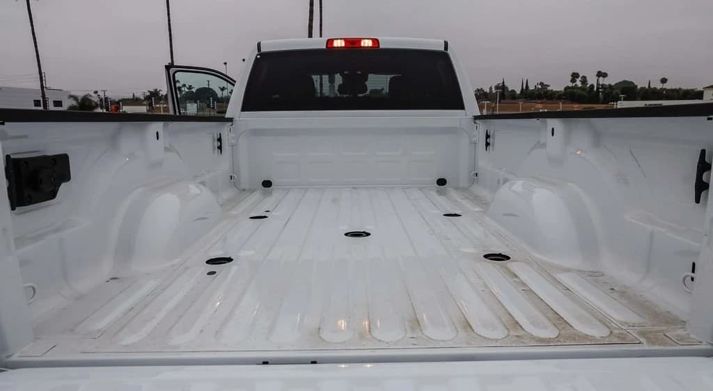 Ram 3500 Tradesman 4x4 Crew Cab 8' Box 2026 — side view
