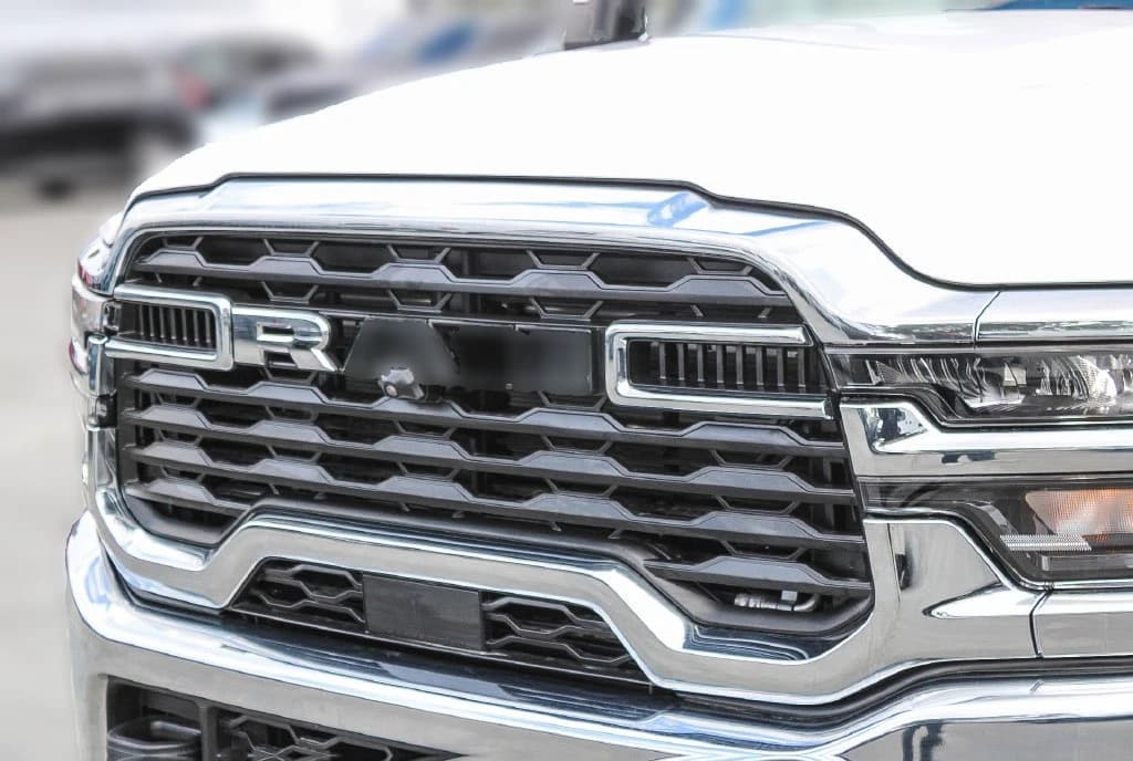Ram 3500 Tradesman 4x4 Crew Cab 8' Box 2026 — side view