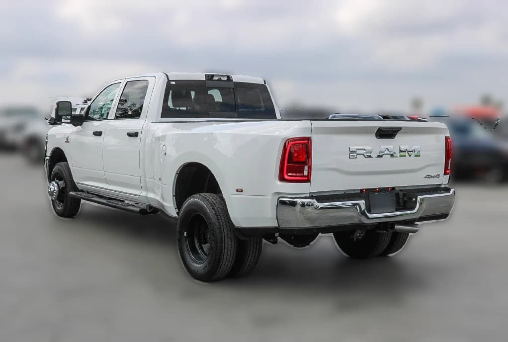 Ram 3500 Tradesman 4x4 Crew Cab 8' Box 2026 — side view