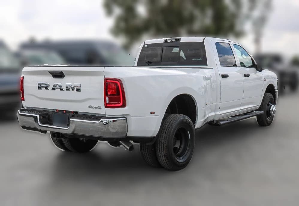 Ram 3500 Tradesman 4x4 Crew Cab 8' Box 2026 — side view