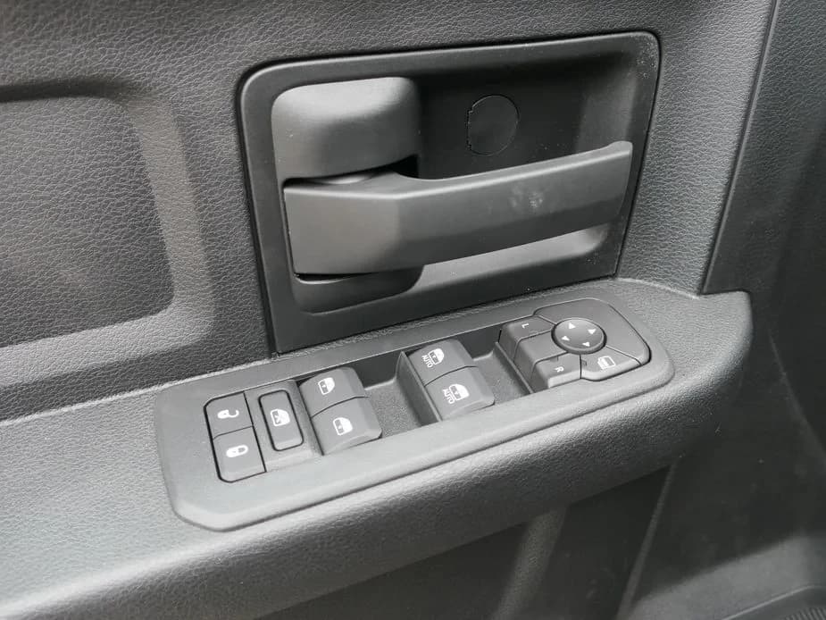 Ram 3500 Tradesman 4x4 Crew Cab 8' Box 2026 — side view