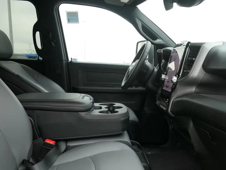 Ram 3500 Tradesman 4x4 Crew Cab 8' Box 2026 — side view
