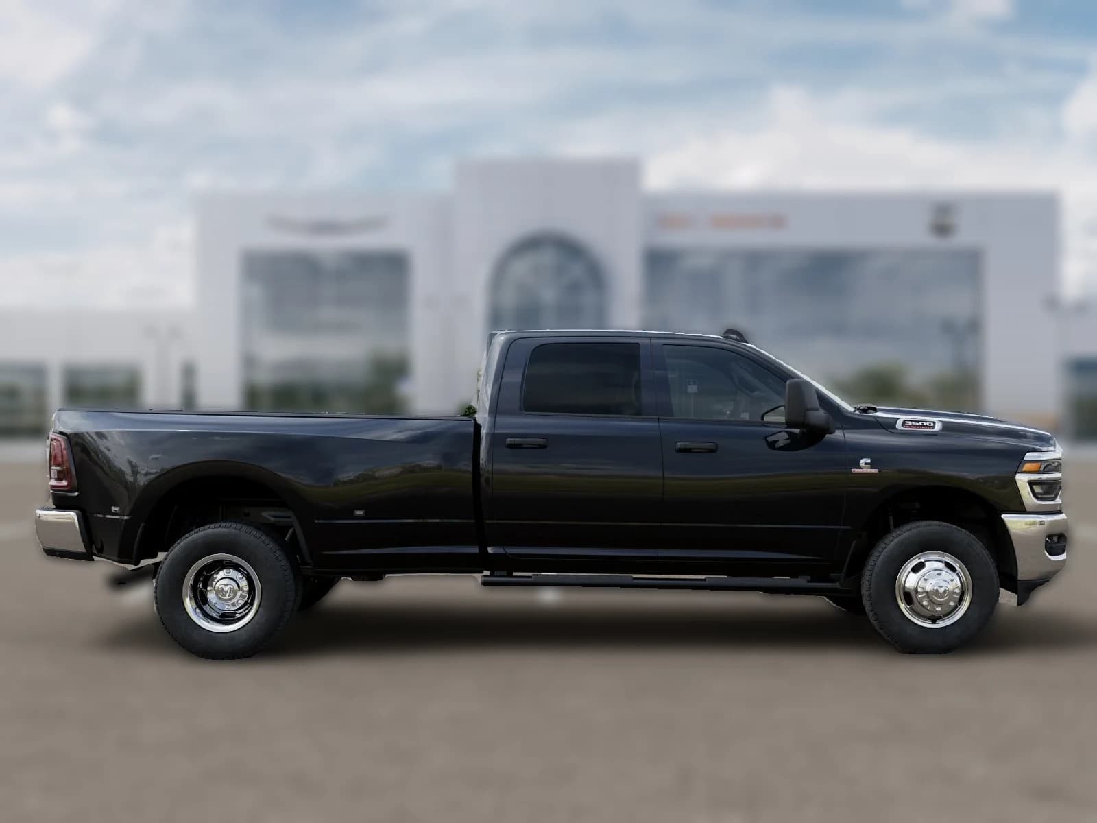 Ram 3500 Tradesman 4x4 Crew Cab 8' Box 2026 — side view
