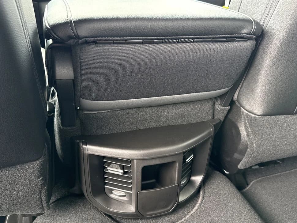Ram 3500 Tradesman 4x4 Crew Cab 8' Box 2026 — side view