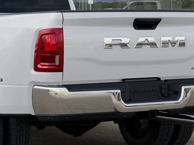 Ram 3500 Tradesman 4x4 Crew Cab 8' Box 2026 — side view