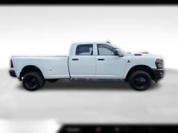 Ram 3500 Tradesman 4x4 Crew Cab 8' Box 2026 — side view