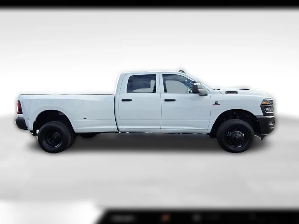 Ram 3500 Tradesman 4x4 Crew Cab 8' Box 2026 — side view