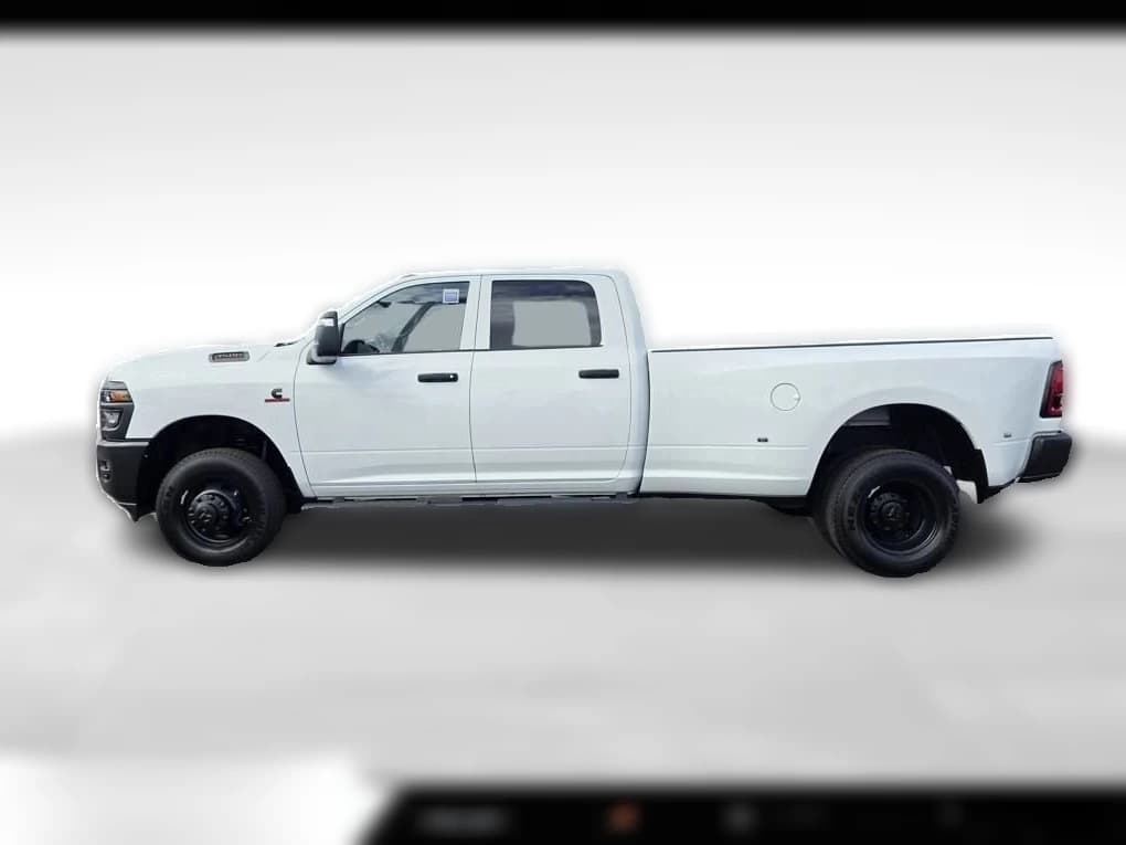 Ram 3500 Tradesman 4x4 Crew Cab 8' Box 2026 — side view