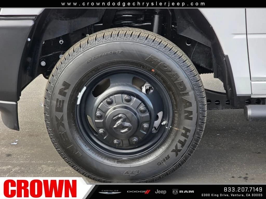 Ram 3500 Tradesman 4x4 Crew Cab 8' Box 2026 — side view