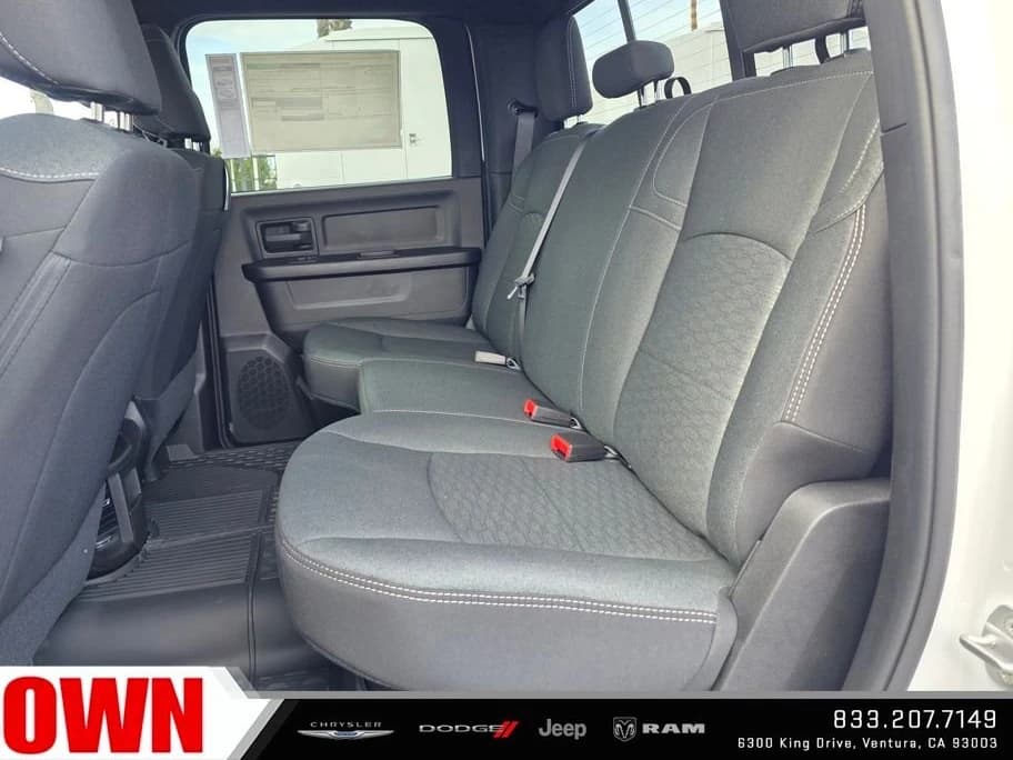 Ram 3500 Tradesman 4x4 Crew Cab 8' Box 2026 — side view