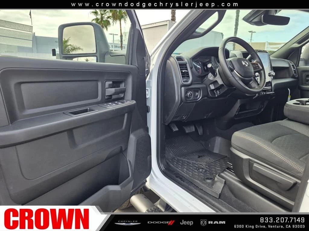 Ram 3500 Tradesman 4x4 Crew Cab 8' Box 2026 — side view