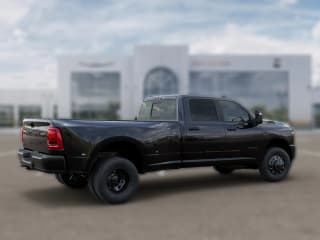 Ram 3500 Big Horn 4x4 Crew Cab 8' Box
