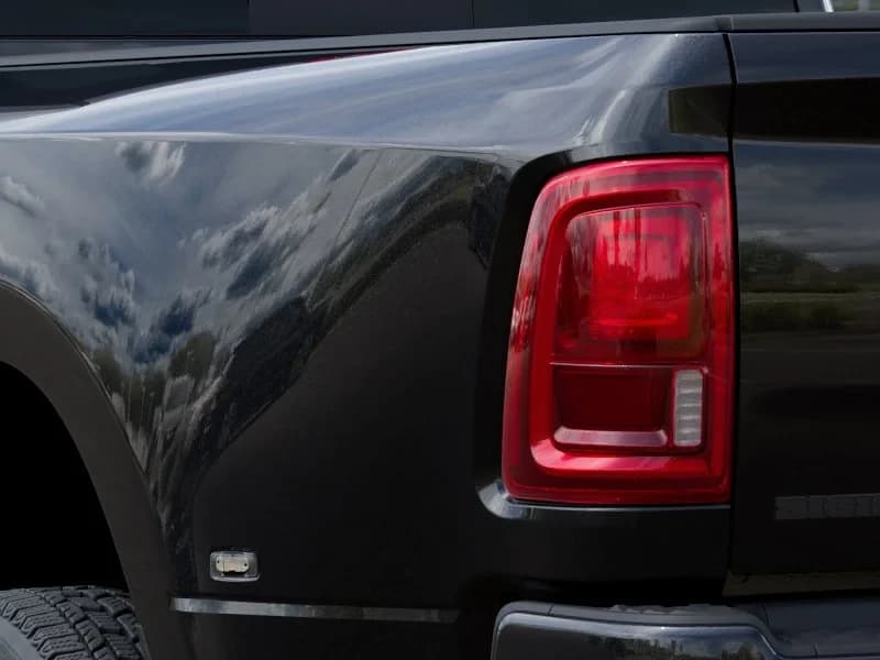 Ram 3500 Big Horn 4x4 Crew Cab 8' Box 2026 — side view