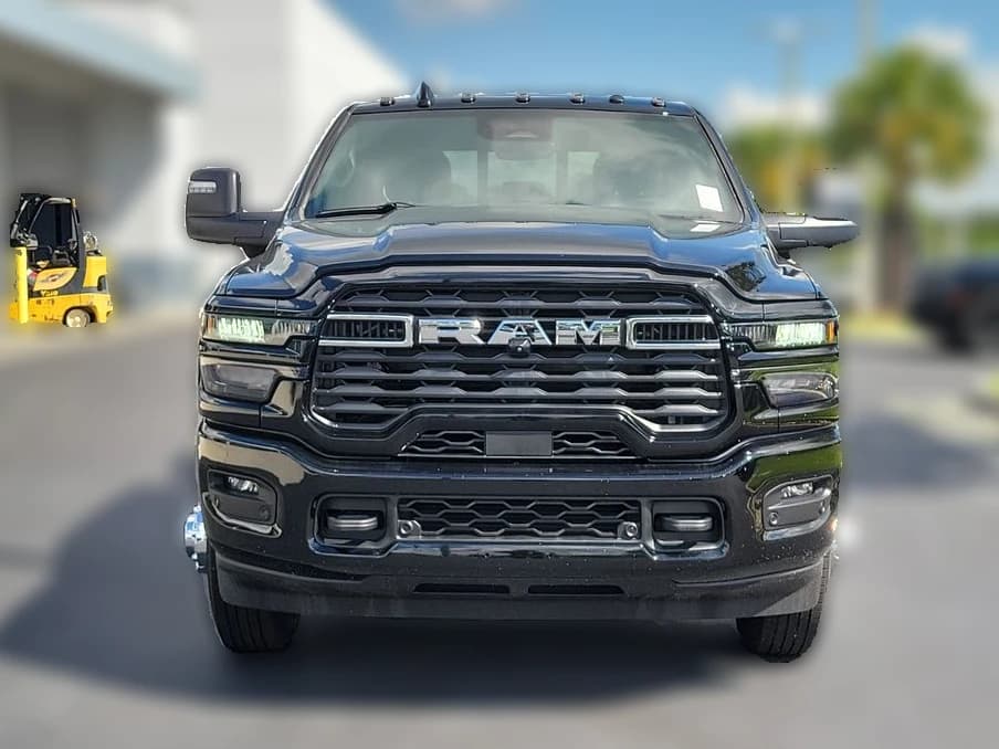 Ram 3500 Big Horn 4x4 Crew Cab 8' Box 2026 — side view