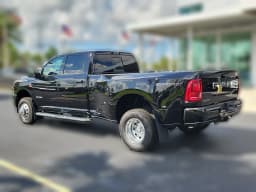 Ram 3500 Big Horn 4x4 Crew Cab 8' Box 2026 — side view