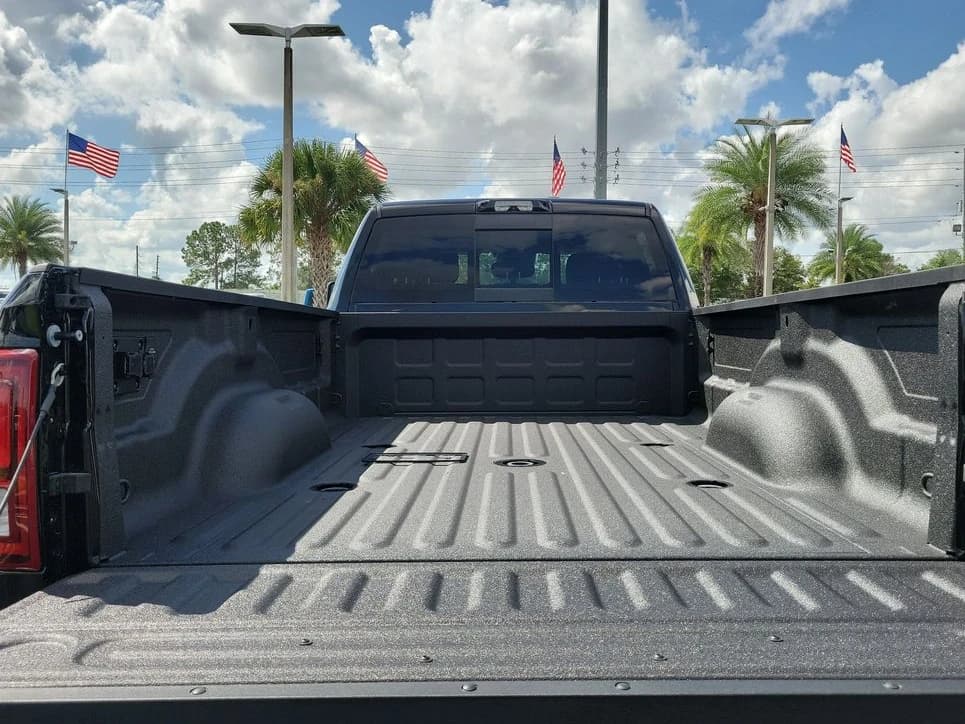 Ram 3500 Big Horn 4x4 Crew Cab 8' Box 2026 — side view
