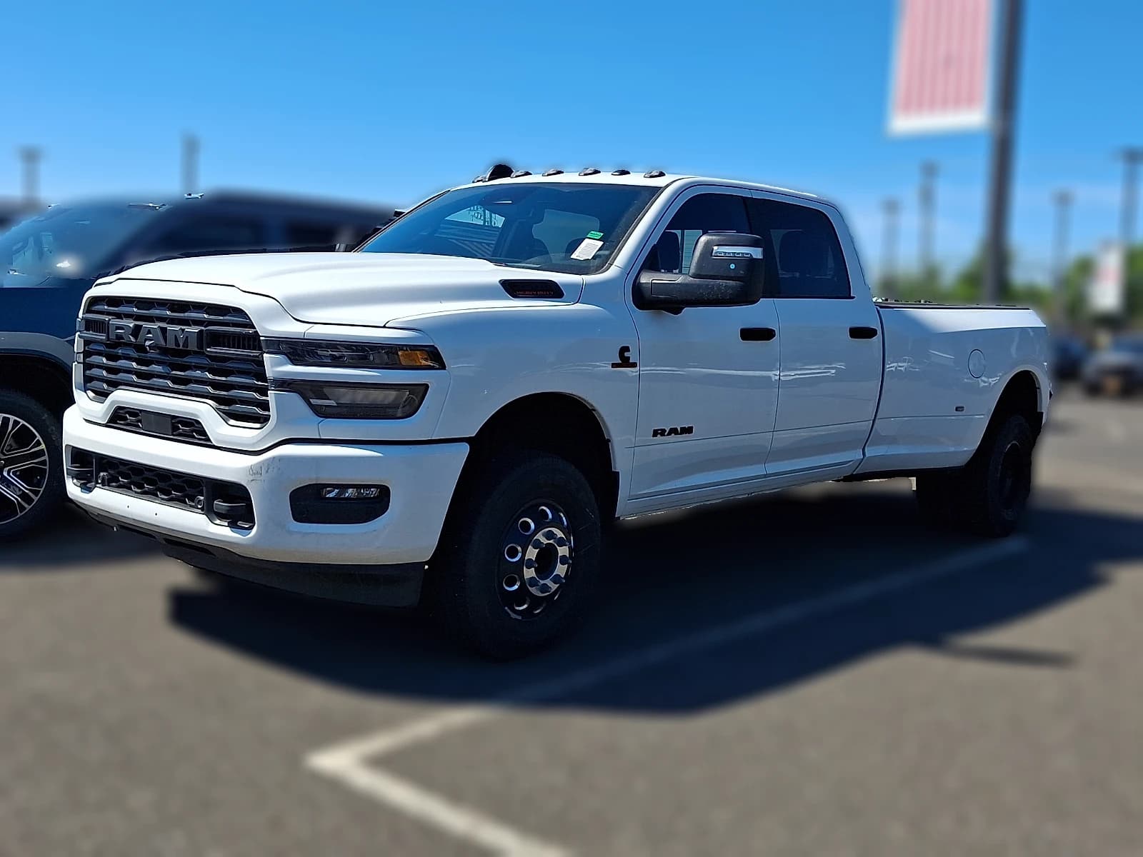 Ram 3500 Big Horn 4x4 Crew Cab 8' Box 2026 — side view
