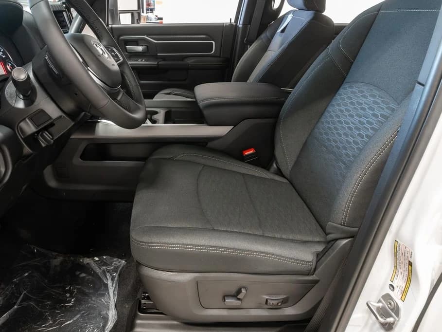 Ram 3500 Big Horn 4x4 Crew Cab 8' Box 2027 — side view