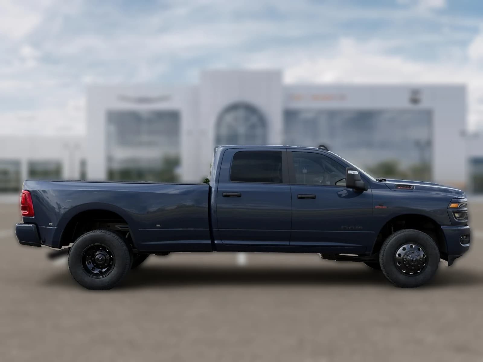 Ram 3500 Big Horn 4x4 Crew Cab 8' Box 2026 — side view