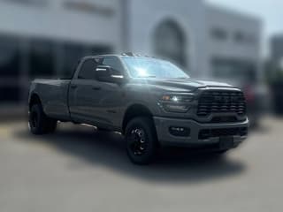 Ram 3500 Big Horn 4x4 Crew Cab 8' Box