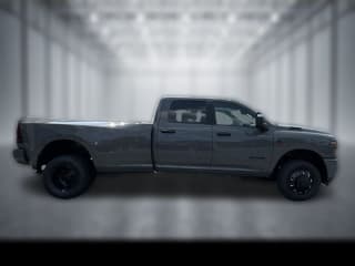 Ram 3500 Big Horn 4x4 Crew Cab 8' Box