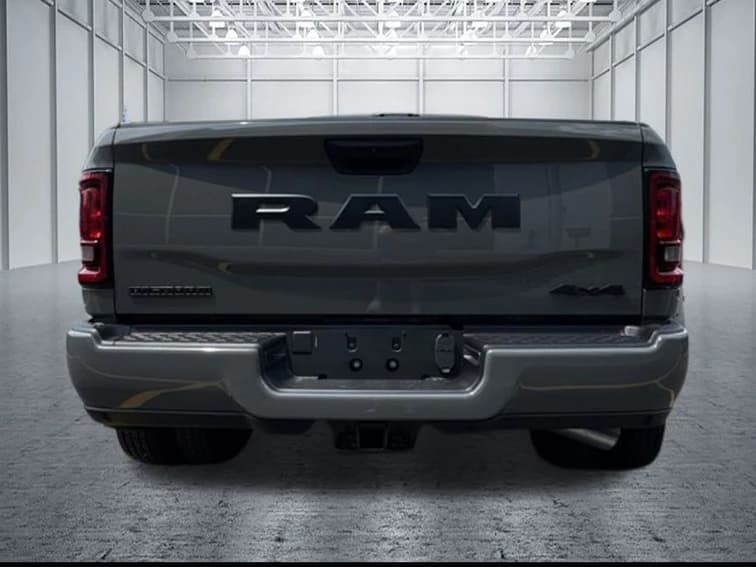 Ram 3500 Big Horn 4x4 Crew Cab 8' Box 2026 — side view