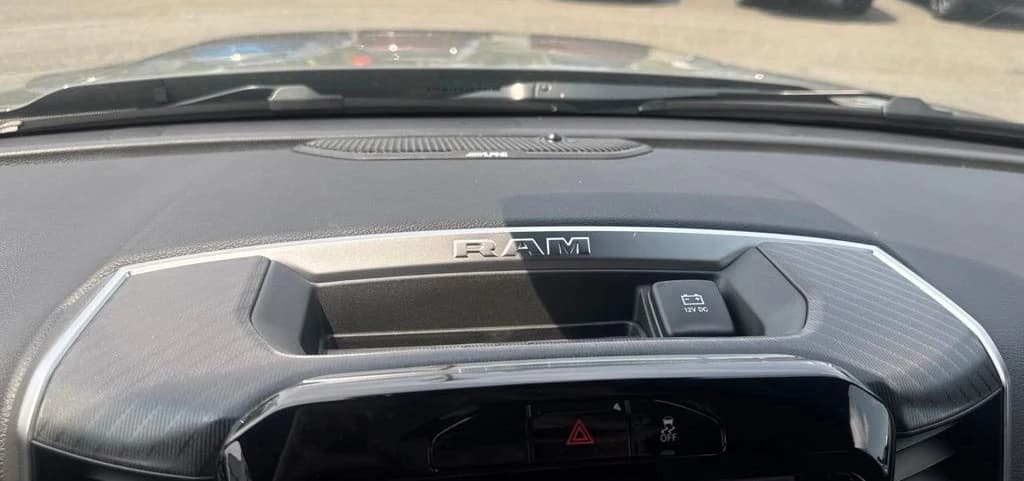 Ram 3500 Big Horn 4x4 Crew Cab 8' Box 2026 — side view