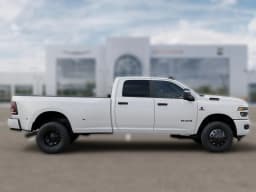 Ram 3500 Big Horn 4x4 Crew Cab 8' Box 2026 — side view