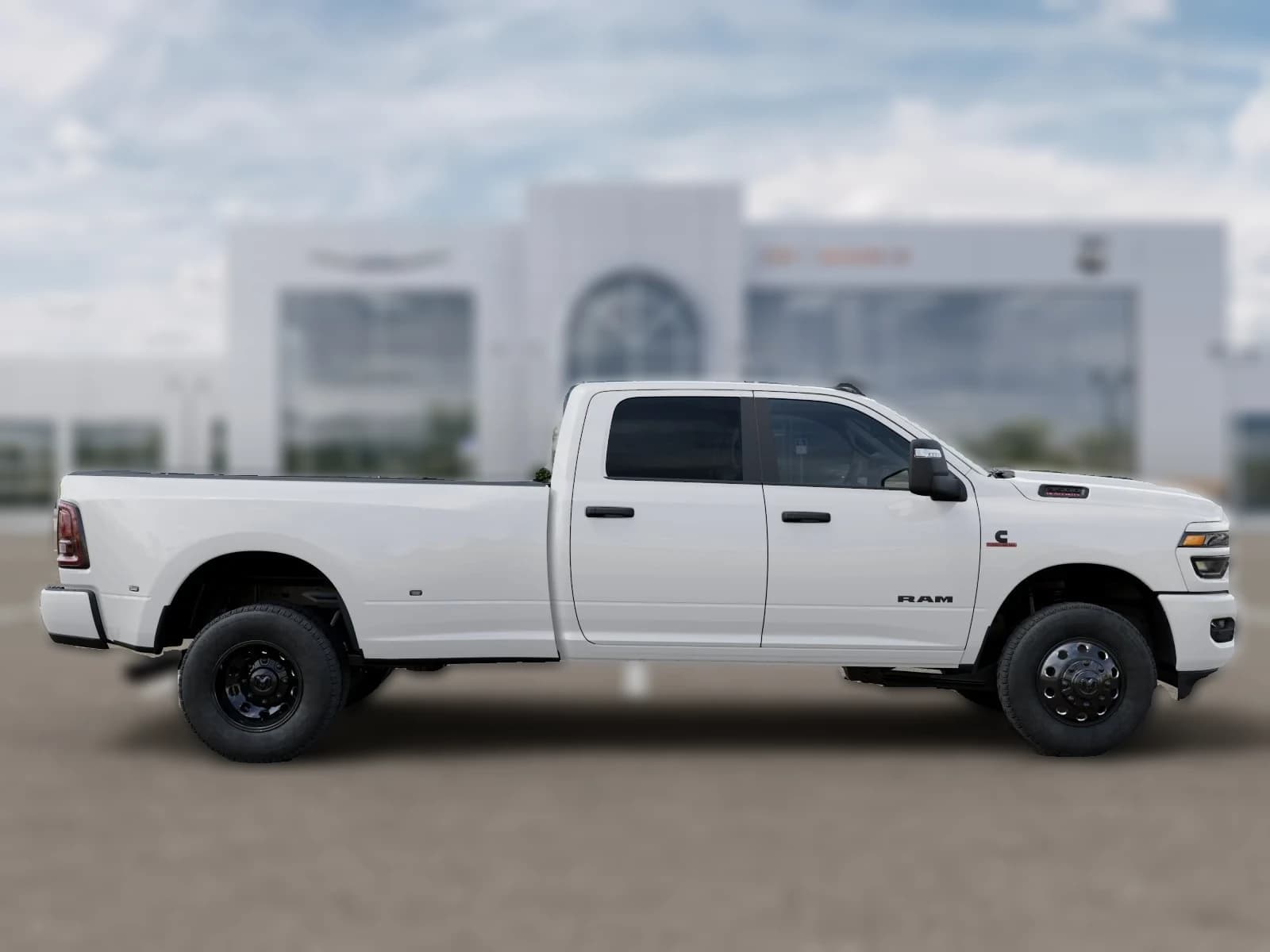 Ram 3500 Big Horn 4x4 Crew Cab 8' Box 2026 — side view