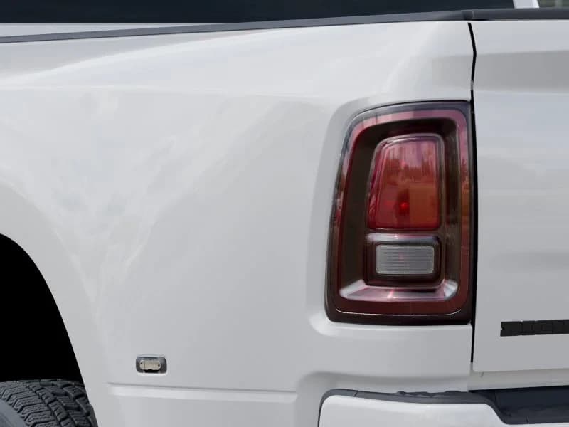 Ram 3500 Big Horn 4x4 Crew Cab 8' Box 2026 — side view