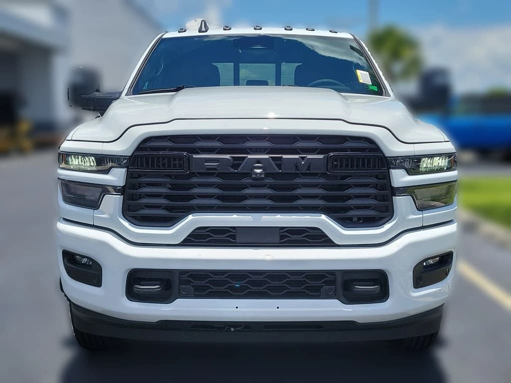 Ram 3500 Big Horn 4x4 Crew Cab 8' Box 2026 — side view
