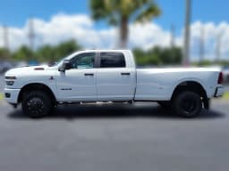 Ram 3500 Big Horn 4x4 Crew Cab 8' Box 2026 — side view