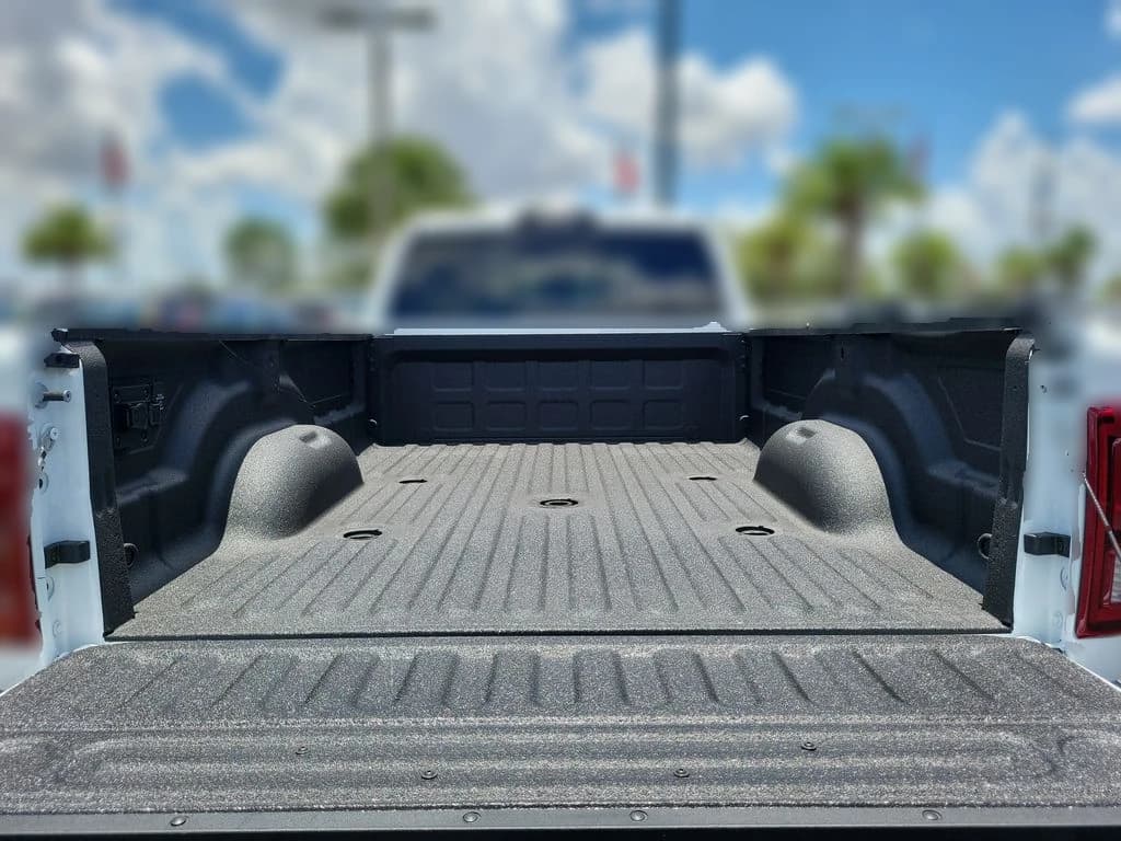 Ram 3500 Big Horn 4x4 Crew Cab 8' Box 2026 — side view